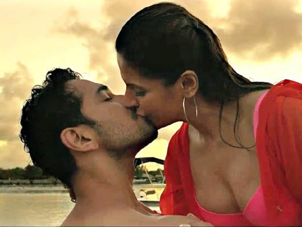 Film Aksar 2 Actress Zareen Khan Alleged Makers To Have Long Kissing Scene Without   Her Knowledge