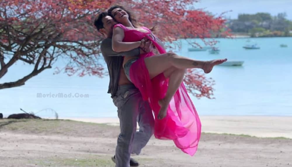 Film Aksar 2 Actress Zareen Khan Alleged Makers To Have Long Kissing Scene Without   Her Knowledge