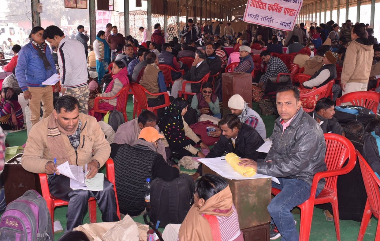 मतदान आज, बूथों पर पहुंचीं पोलिंग पार्टियां