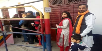 Nikay Chunav : Voting started for the first phase, BJP Mayor candidate cast vote