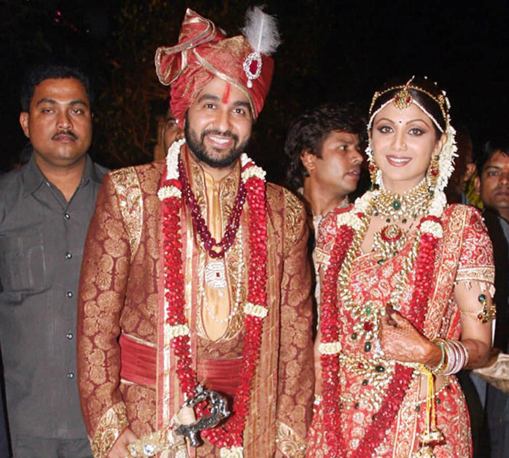 bollywood actresses who married younger man