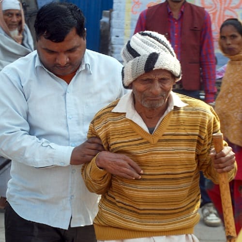Divyang voted for the boy waist, enthusiasm in the elderly, photos