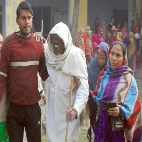 Divyang voted for the boy waist, enthusiasm in the elderly, photos