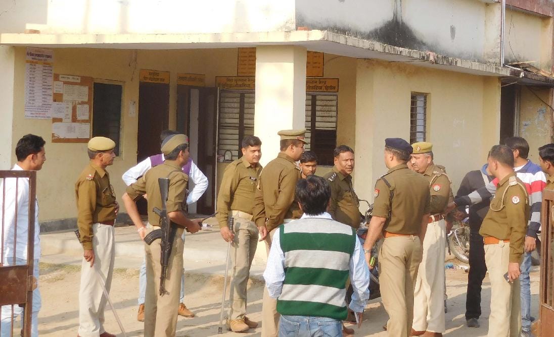 बार अध्यक्ष का कनेक्शन काटने के बाद जमकर बवाल