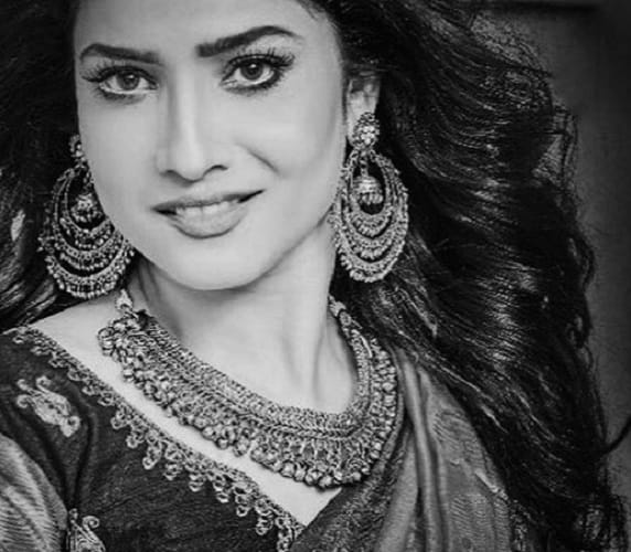 Ankita Lokhande At Ajmer Sharif dargah For The success Of Manikarnika