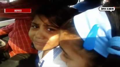 Children are scared when school van driver fought with traffic police, in agra 