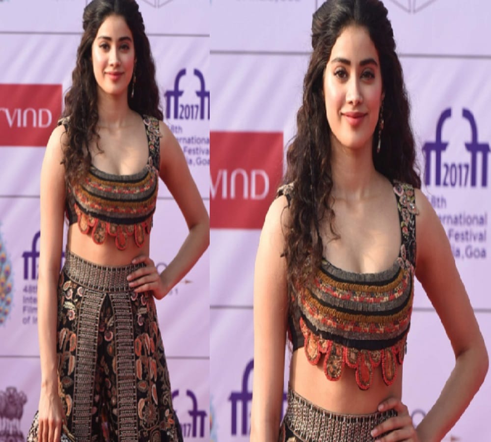 Try these different dresses of Jhanvi Kapoor in this wedding season 