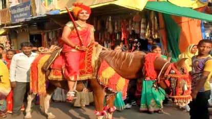 VIRAL VIDEO OF ENGINEER GIRL MARE RIDE AND TOOK SWORD IN HER HANDS FOR HER MARRIAGE