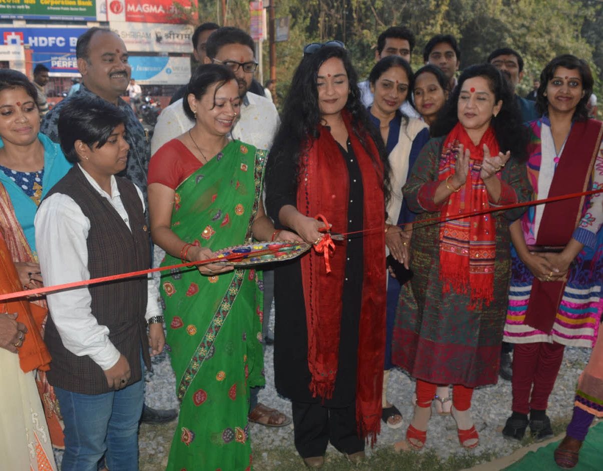 भाविप ने गरीबों में वितरित किया कपड़ा