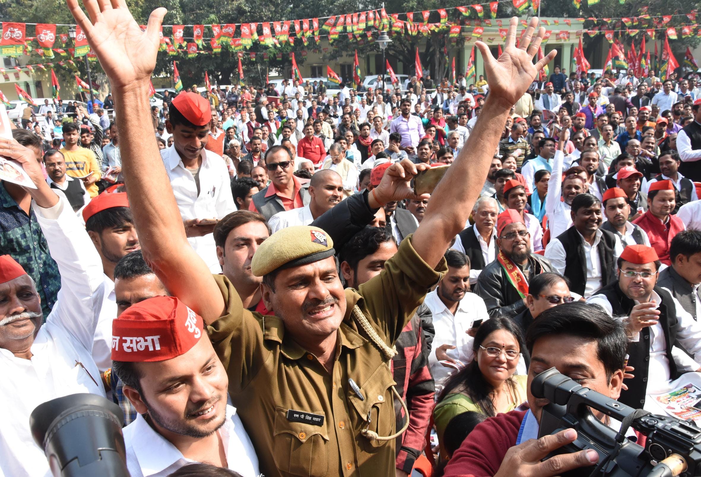 pics of birthday of mulayam singh yadav.
