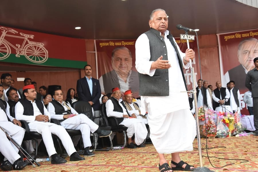 mulayam singh yadav praised akhilesh and says he is a good son.