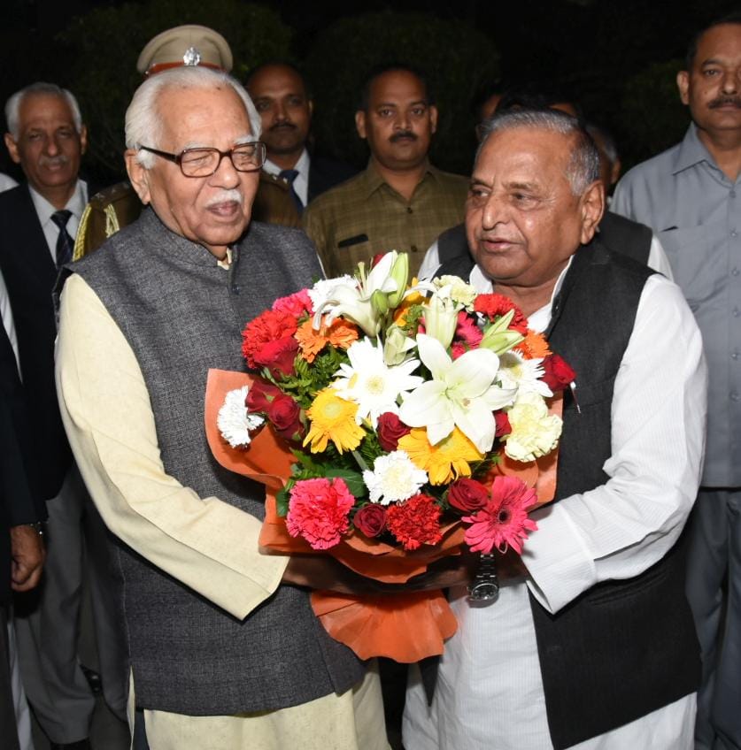mulayam singh yadav praised akhilesh and says he is a good son.