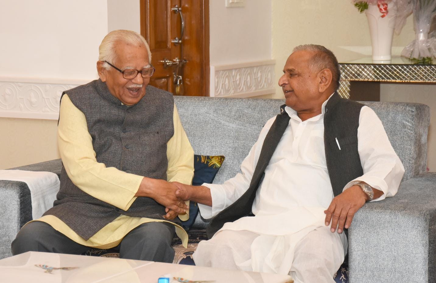 mulayam singh yadav praised akhilesh and says he is a good son.