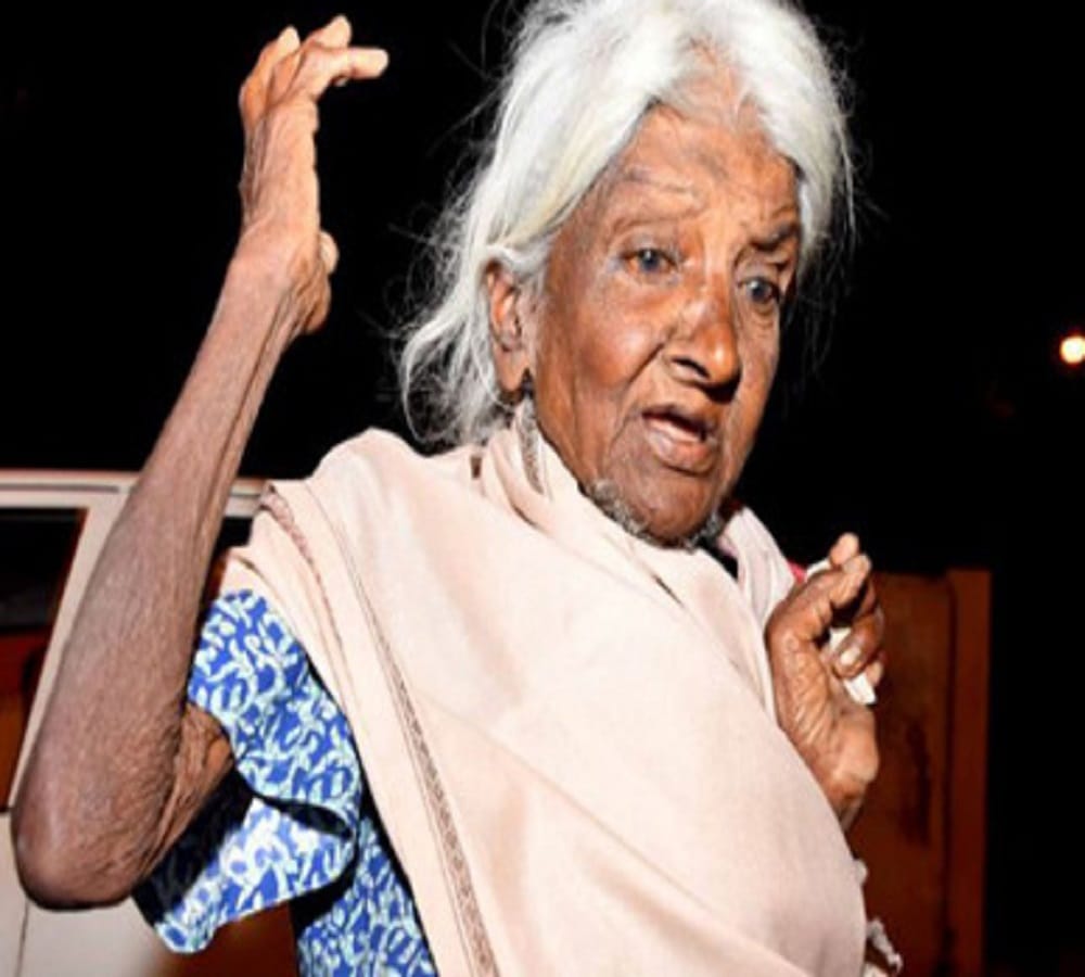 A woman donates rs 2.5 lakh to the temple where she begs in mysuru 