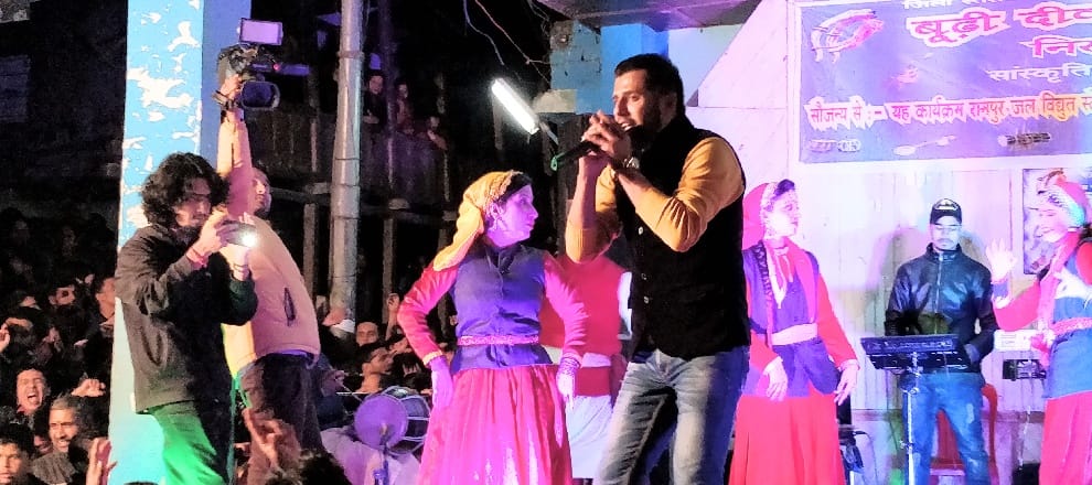 विक्की चौहान के गानों पर थिरके निरमंडवासी
