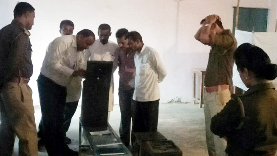 public read Abusive language on voter slips in kanpur