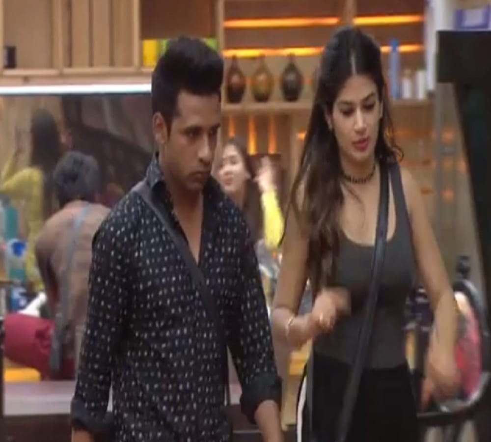 bigg boss contestant bandgi kalra on father's illness