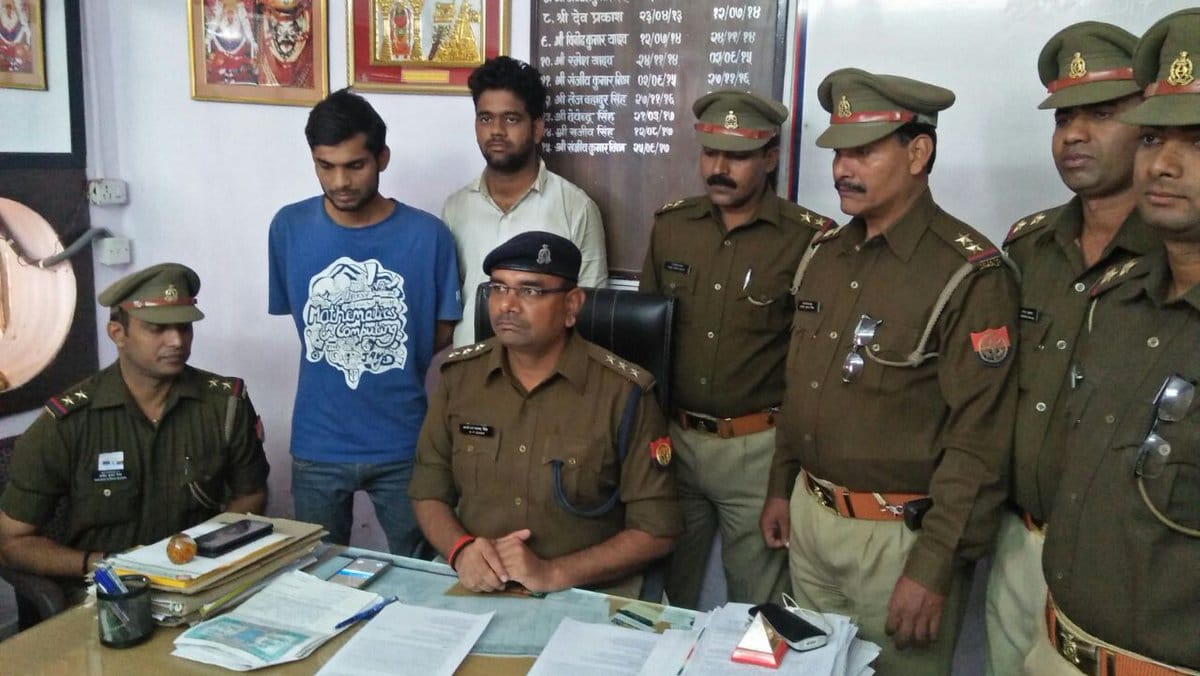 varanasi police arrest two person who sale stolen bike on OLX