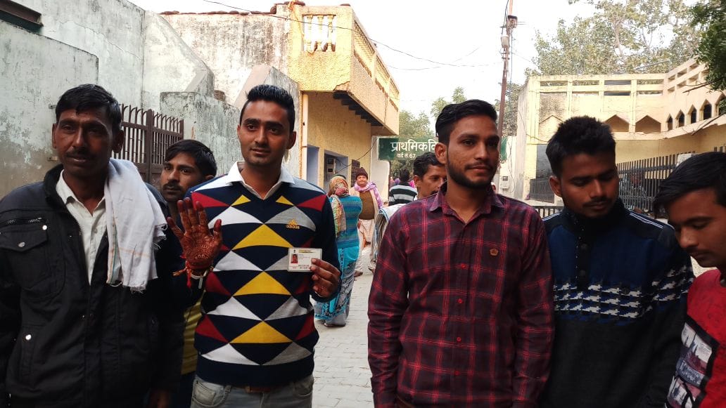 Pictures of voting in Agra for municipal election