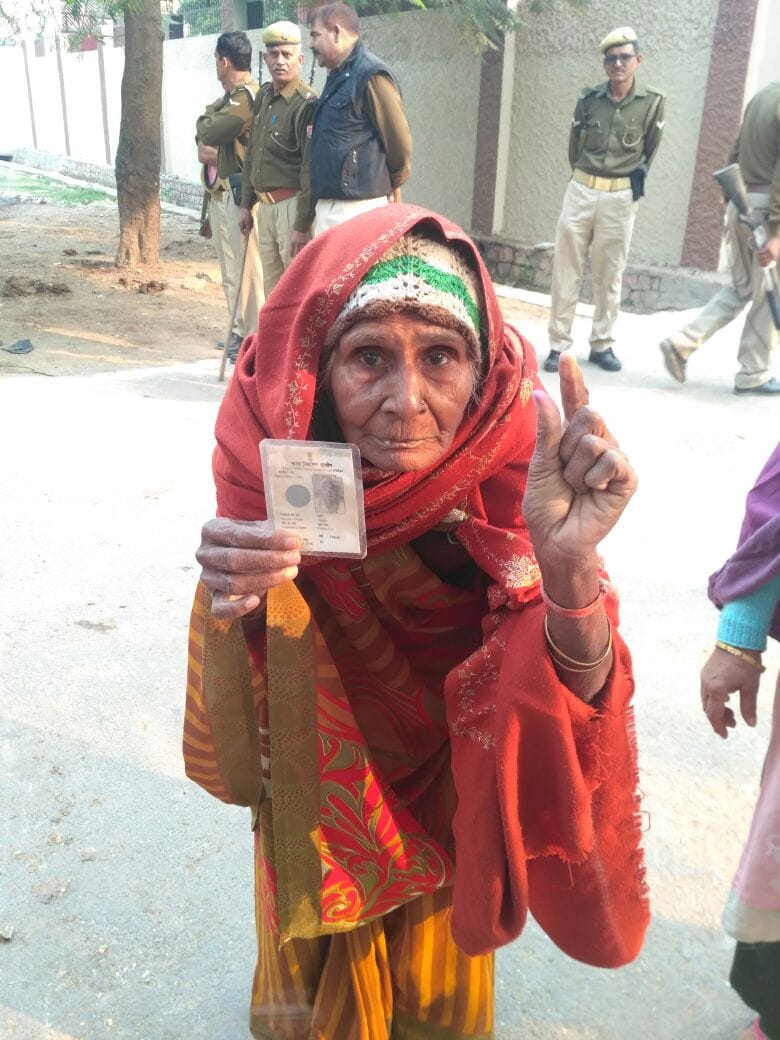 Pictures of voting in Agra for municipal election