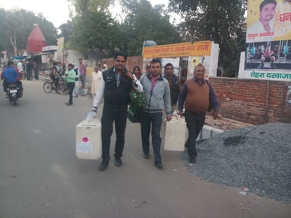 Agra Voting for municipality in going on 