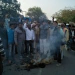 क्षत्रिय महासभा ने सोहनाग मोड़ पर निर्माता संजय लीला भंसाली का पुतला जलाया। 