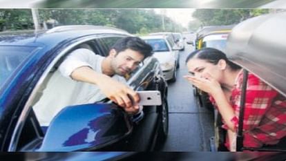 mumbai police warn actor varun dhawan for not following traffic rules and issue e challan