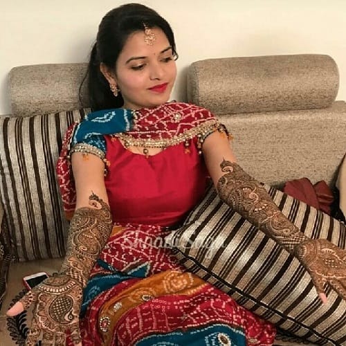 Nupur created the henna of the name of the sajna, love of childhood will take seven rounds, photos