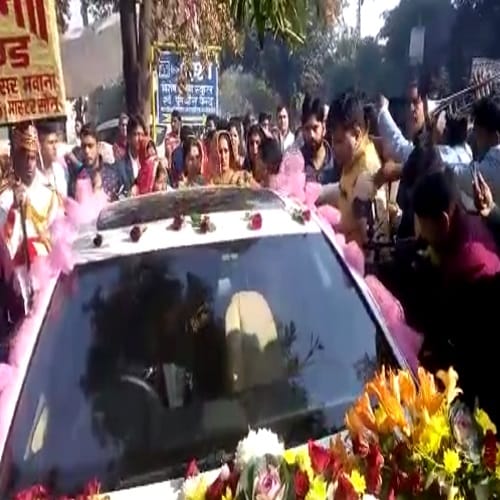 Bhuvi-Nupur marriage, live photos from Horse Ride to Jai Mala