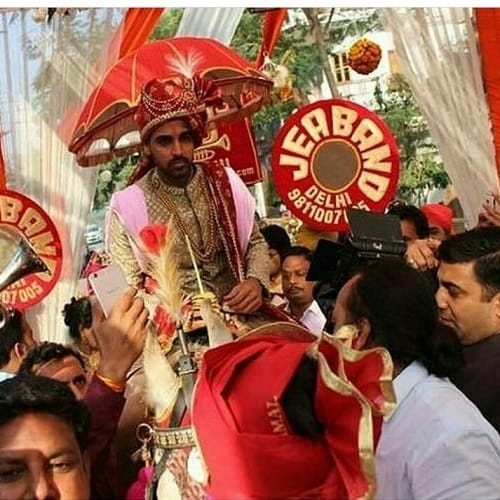 Bhuvi-Nupur marriage, live photos from Horse Ride to Jai Mala