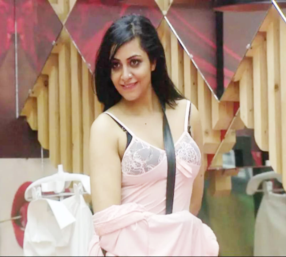 bigg boss 11 hiten tejwani shocked arshi khan eliminate the house