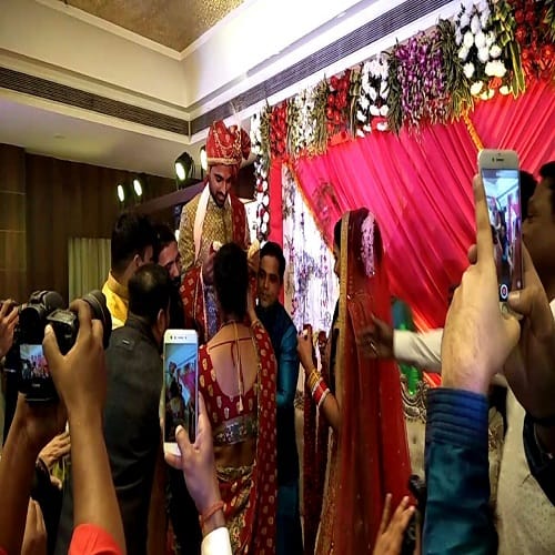 Bhuvi friends showed up at the stage Amazing, exclusive photos of Warmala in marriage