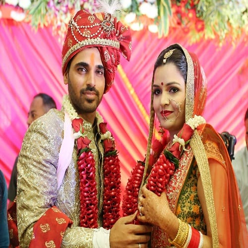 Bhuvi friends showed up at the stage Amazing, exclusive photos of Warmala in marriage