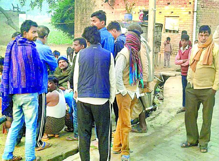 Dacoits attack, grenades throw four injured