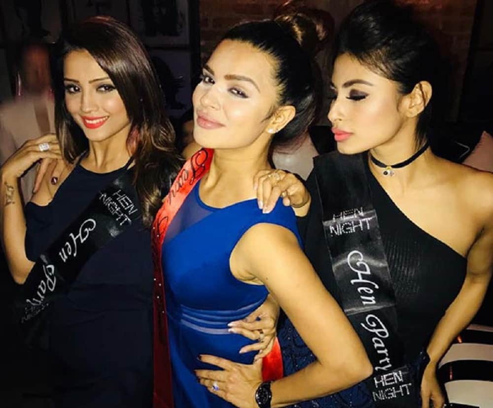 Pictures Of TV Actress Aashka Goradia Bachelorette Party