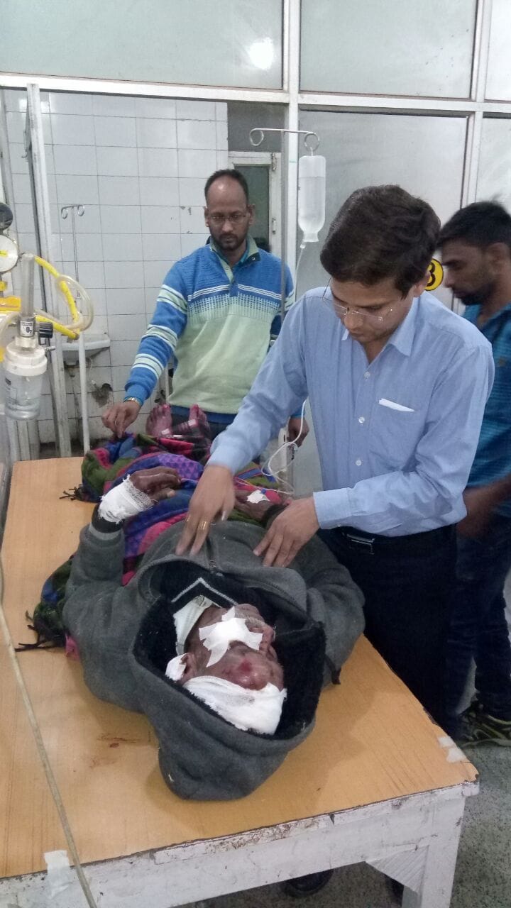 A memu train hits a vehicle in amethi.
