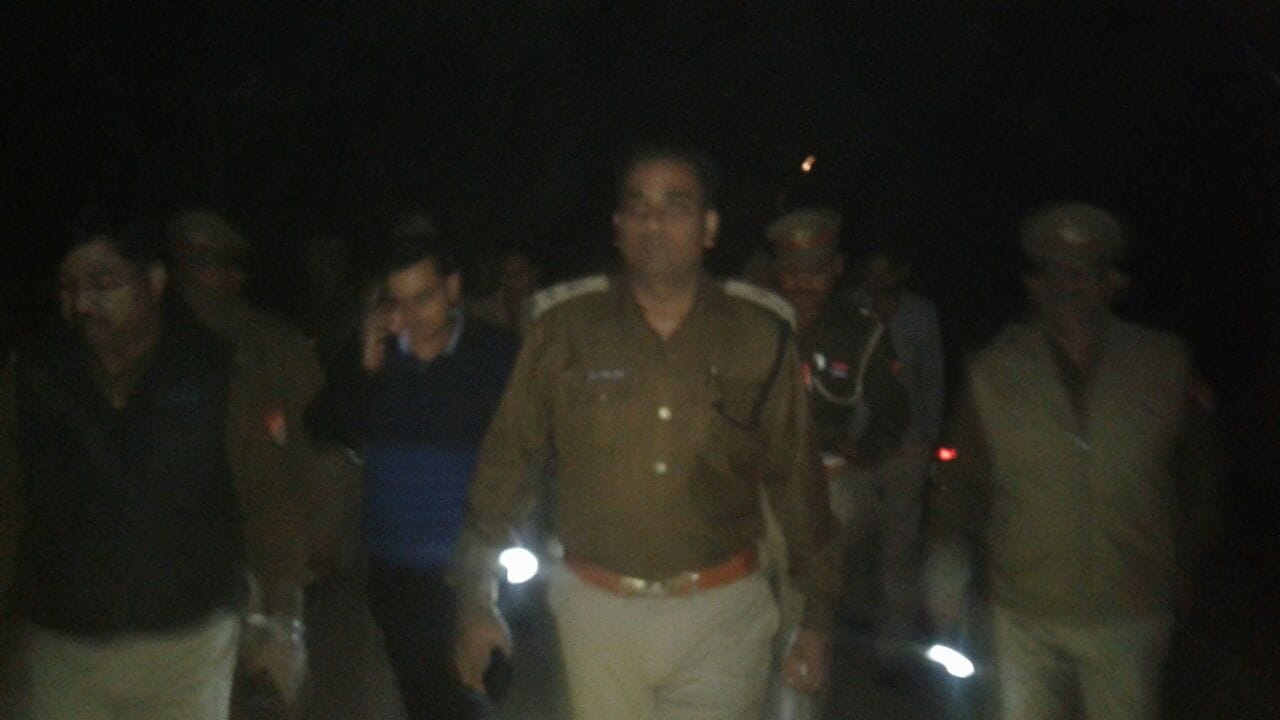 A memu train hits a vehicle in amethi.