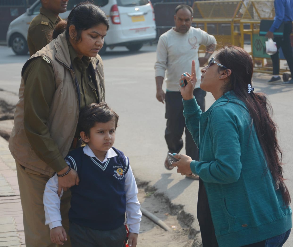 helmet and seat belt checking campaign in lucknow