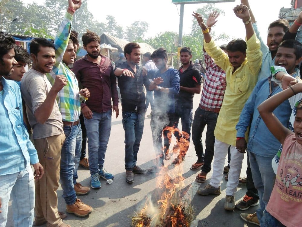 Demonstrate burnt effigy of Bhajanli