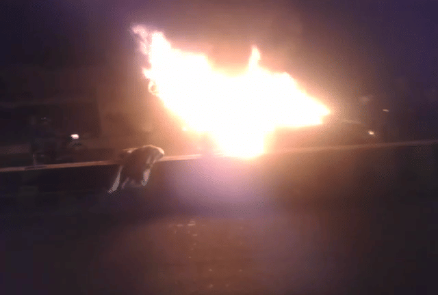 fire in car on mahatma gandhi road of agra