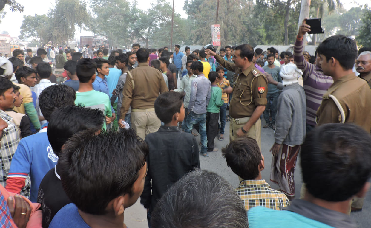 The tragedy of the angry mob by the death in an accident