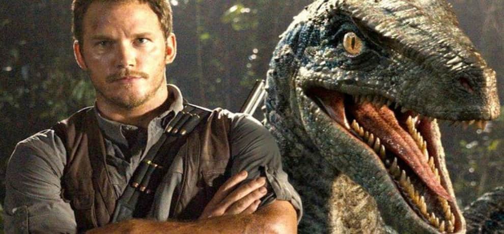 first Glimpse of Jurassic World 2, Chris Pratt playing with Baby dinosaurs