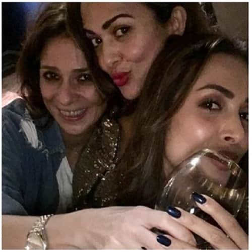Inside pics of Kareena Kapoor Khan parties with her buddies