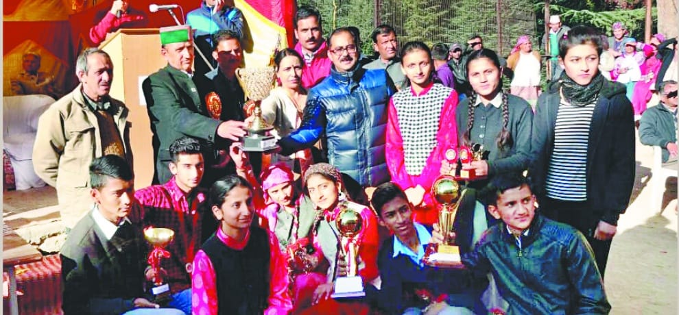 रंजीता बनी स्टूडेंट ऑफ द ईयर