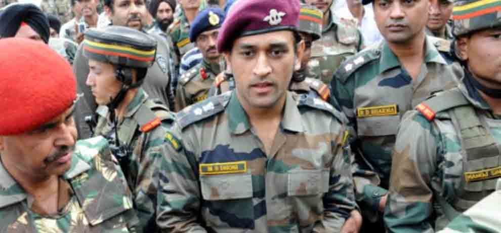 ms dhoni interacts with budding cricketers in kashmir and focussed on fitness
