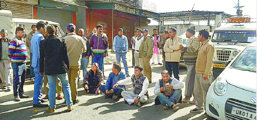 People strained on Dharanaula road