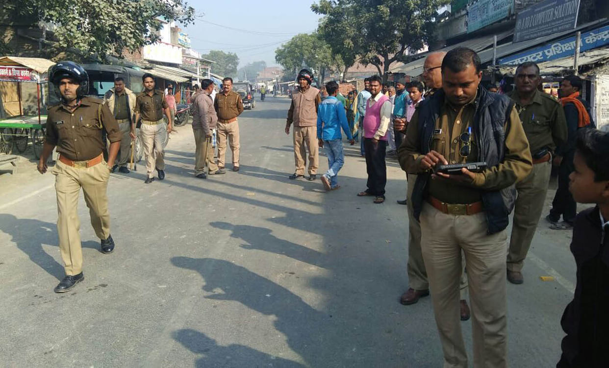 साहब जिंदा या मुर्दा पत्नी से मिलाओ