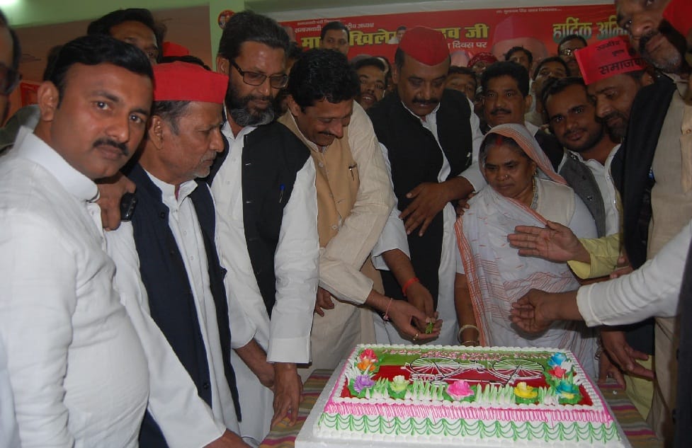धूमधाम से मनाया मुलायम सिंह का जन्मदिन