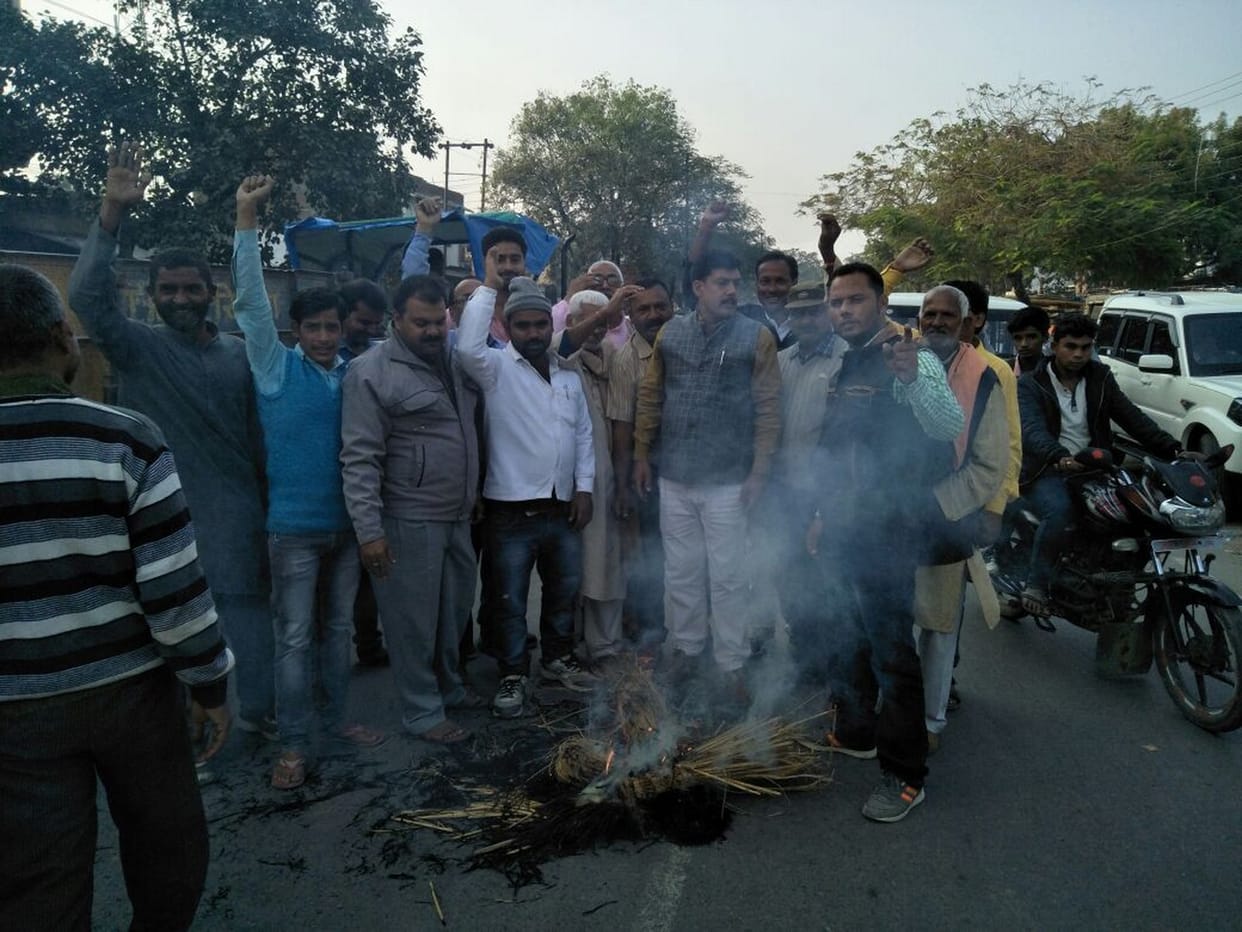 भंसाली का पुतला जलाया