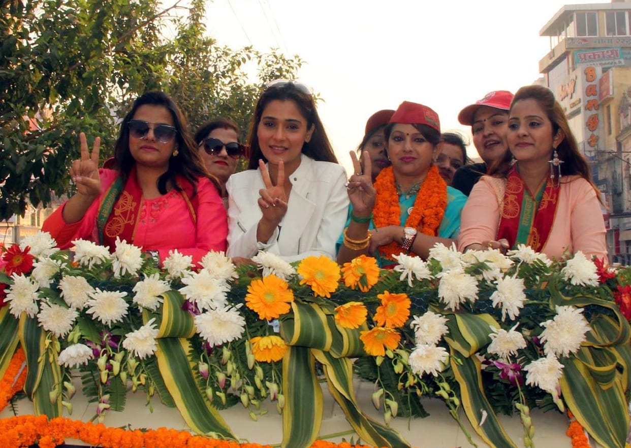 TV artist sara khan request to vote for Mayor candidate sadhna gupta